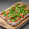 Фото к позиции меню Римская пицца с креветками и авокадо 25 на 35 см