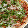 Фото к позиции меню Пицца Пармская ветчина с рукколой