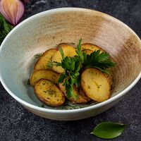 Картофель, запеченный в печи с топленым маслом