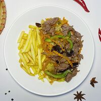 Картошка фри с говядиной и овощами (Бо Сао)