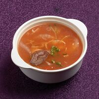 Суп говяжий с морепродуктами и томатами