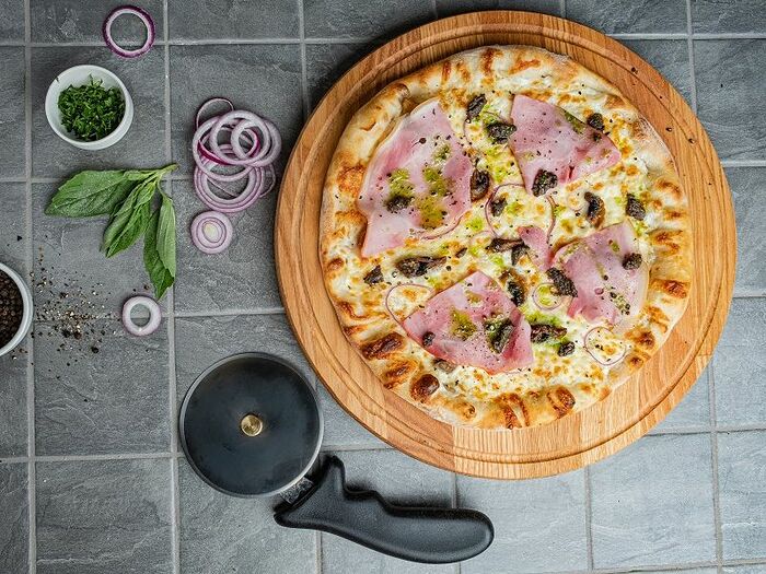 Solo pizza проспект. Пицца с грибами и трюфельным маслом сыроварня. Соло пицца ФМР.