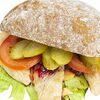 Фото к позиции меню Сэндвич с индейкой и брусничным соусом