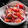 Фото к позиции меню Салат с узбекскими томатами и красным луком
