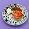Фото к позиции меню Сырник из рикотты с соленой карамелью и ягодой