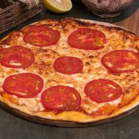 Пицца Маргарита с сулугуни