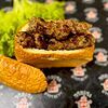 Фото к позиции меню Люля-кебаб из говядины в горячем хрустящим хлебе (соус лук)