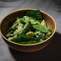 Грин салат с авокадо и шпинатом