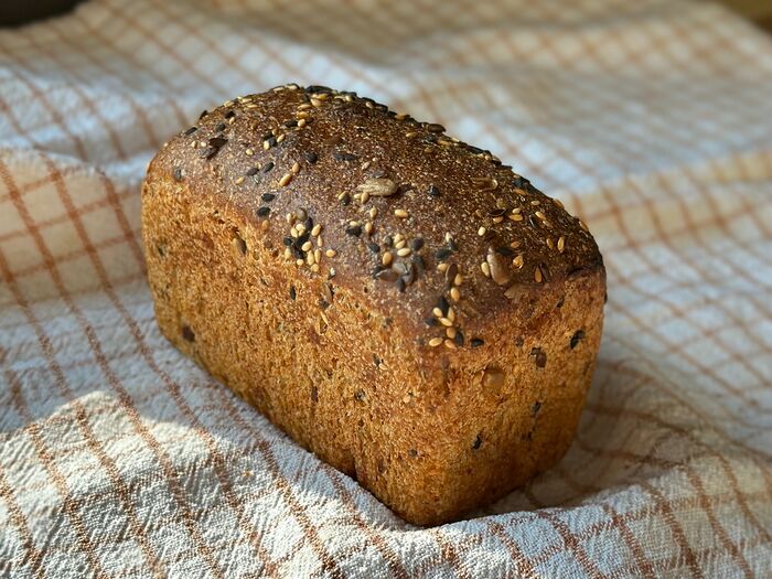 Хлеб пшеничный с отрубями и семечками (на закваске)