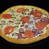 Фото к позиции меню Пицца мясная гранде и пицца с курицей и грибами 50/50