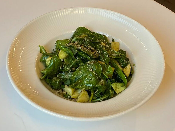 Зеленый салат со спаржей