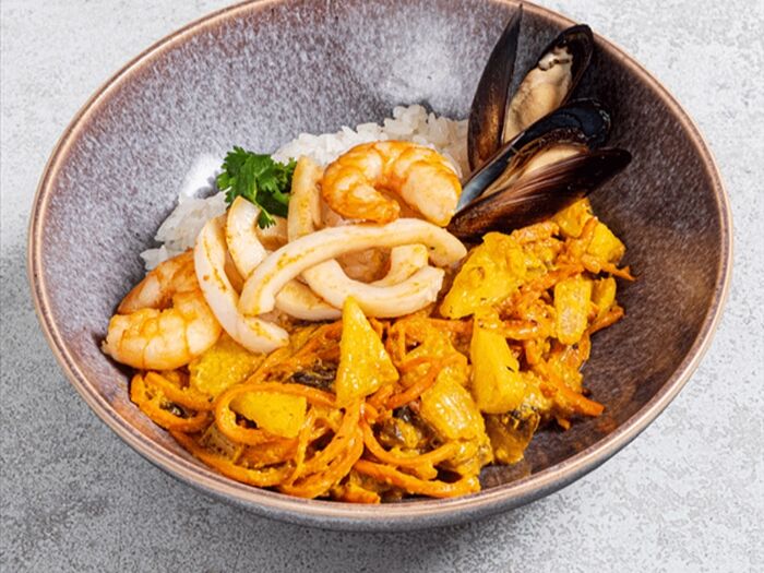 Жёлтый карри рис с морепродуктами
