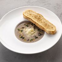 Грибной крем-суп с вешенками и пармезаном