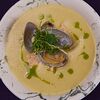 Фото к позиции меню Крем-суп из цукини с лососем и вонголе