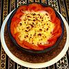 Фото к позиции меню Сыр сулугуни, жаренный на кеци с помидорами