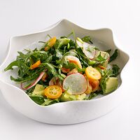 Зелёный салат с креветкой, кумкватом и юдзу