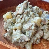 Картошка с грибами и курицей в сливочном соусе