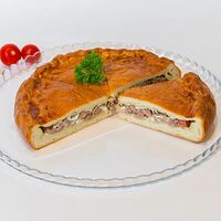 Пирог с фаршем, томатами, яйцом и луком