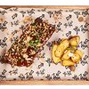 Фото к позиции меню Ребра с соусом Барбекю, с хрустящим луком и картофелем