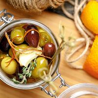 Ассорти из маслин и оливок