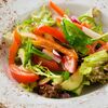 Фото к позиции меню Садовый салат с овощами и зеленью