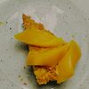 Фото к позиции меню Медовик с манго и карамельным кремом