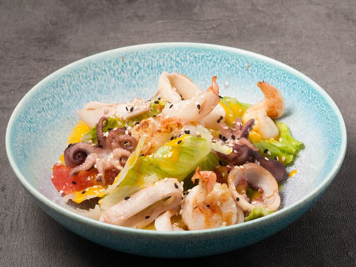 Салат цитрусовый с морепродуктами