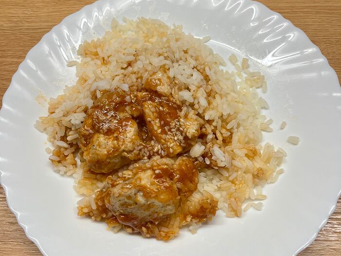 Рис по-китайски с курицей в кисло-сладком соусе