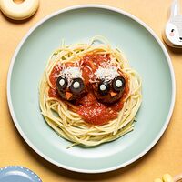 Спагетти с тефтельками в томатном соусе