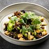 Фото к позиции меню Салат с грибами муэр, листом салата и тофу