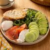 Фото к позиции меню Большой завтрак с лососем, яйцом пашот и авокадо