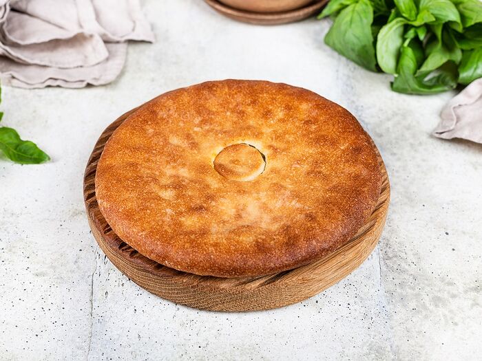 Пирог осетинский с зеленым луком и сыром