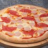Фото к позиции меню Пицца с колбасой и сосисками