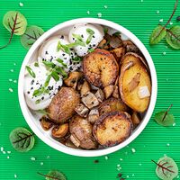 Картофель с грибами и луковым муссом