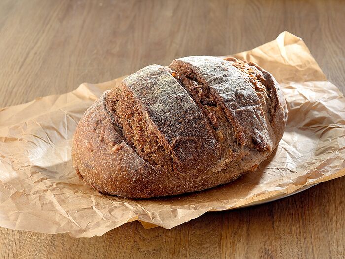 Хлеб с грецким орехом и жареным луком