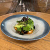 Фото к позиции меню Теплый салат с морепродуктами в томатно-мятном соусе