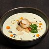 Фото к позиции меню Крем-суп из кабачков с гребешком и миндалем