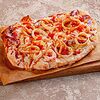 Фото к позиции меню Пицца с кальмарами, креветками и икрой Тобико