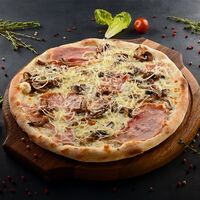 Пицца Прошутто фунги с орегано под соусом бешамель