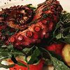 Фото к позиции меню Щупальце осьминога с обжаренными овощами