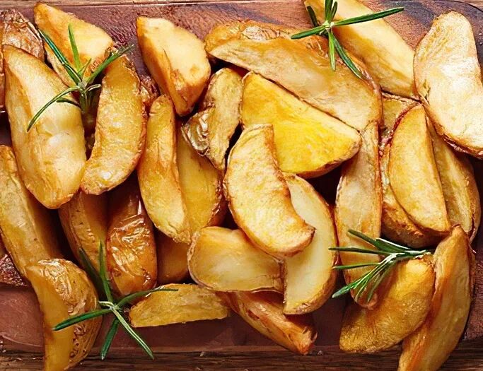 Картофельные дольки с розмарином