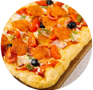 Пицца Римская пепперони с беконом и маслинами