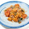 Фото к позиции меню Спагетти с кижучем, шпинатом и томатами черри