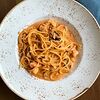 Фото к позиции меню _Спагетти с морепродуктами в сливочно-томатном соусе