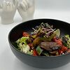 Фото к позиции меню Тёплый салат из говяжий вырезки
