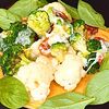 Фото к позиции меню Цветная капуста и брокколи под растительным сыром с соусом карри