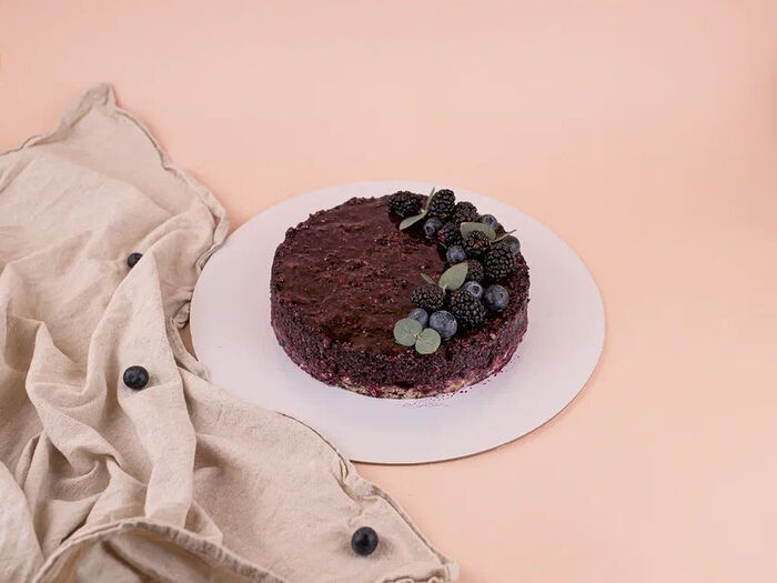 Торт подарочный Черника-чернослив