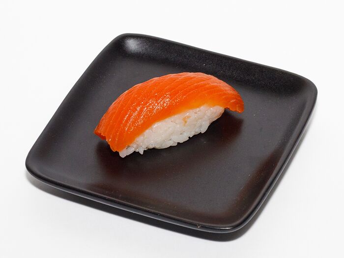 Суши с копчёным лососем