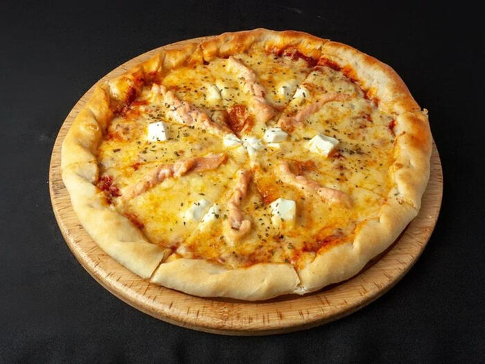 Пицца с семгой и сыром фета