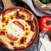 Фото к позиции меню Сыр сулугуни, запеченный с помидорами